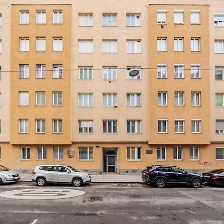 10 Minutes To City Centre And Next To Wien Hbf And Easy From Airport Exterior foto